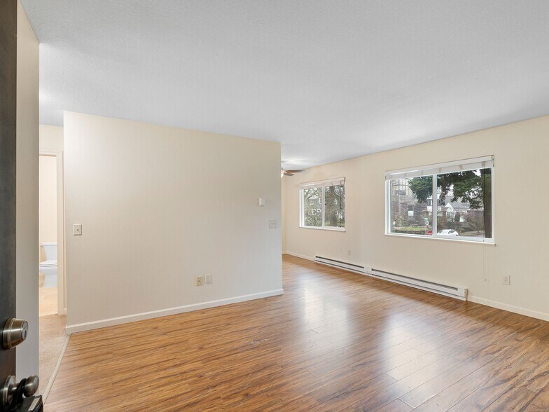 More Photos Of 1626-1646 SE Ash St, Portland Apartments For Sale