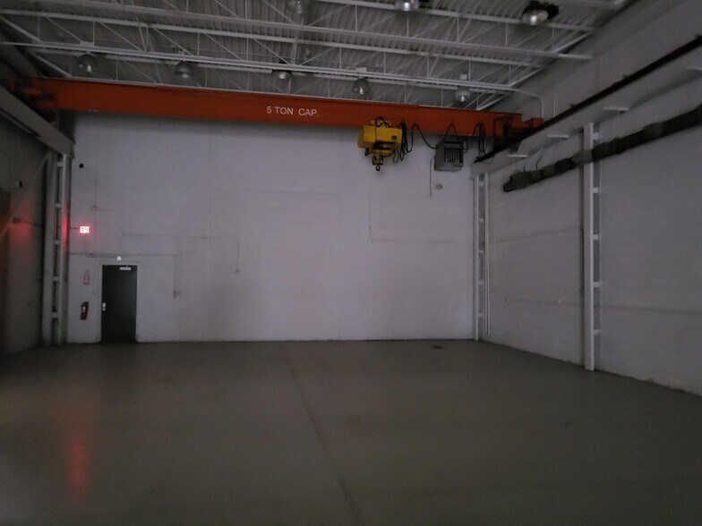 More Photos Of 1015 Golf Dr, Bloomfield Hills Manufacturing For Sale