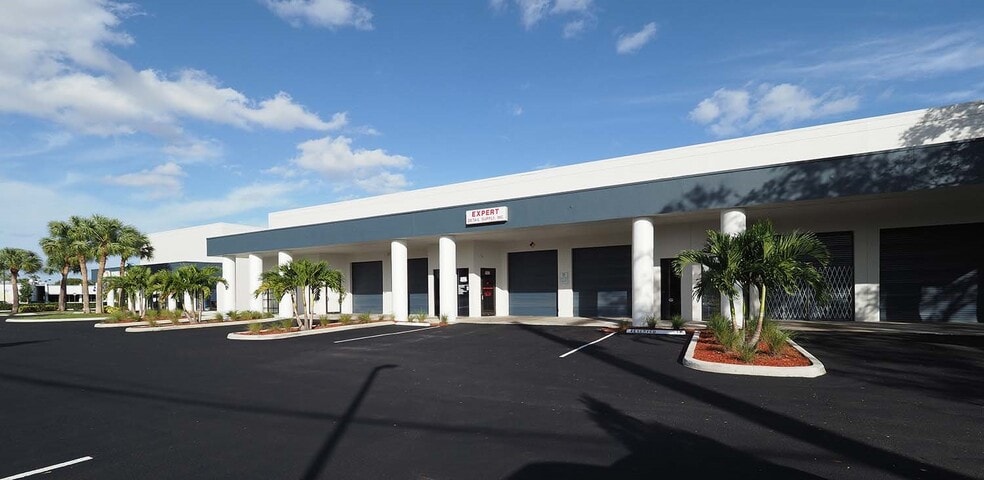 More Photos Of 4700 N Dixie Hwy, Oakland Park Unknown For Lease