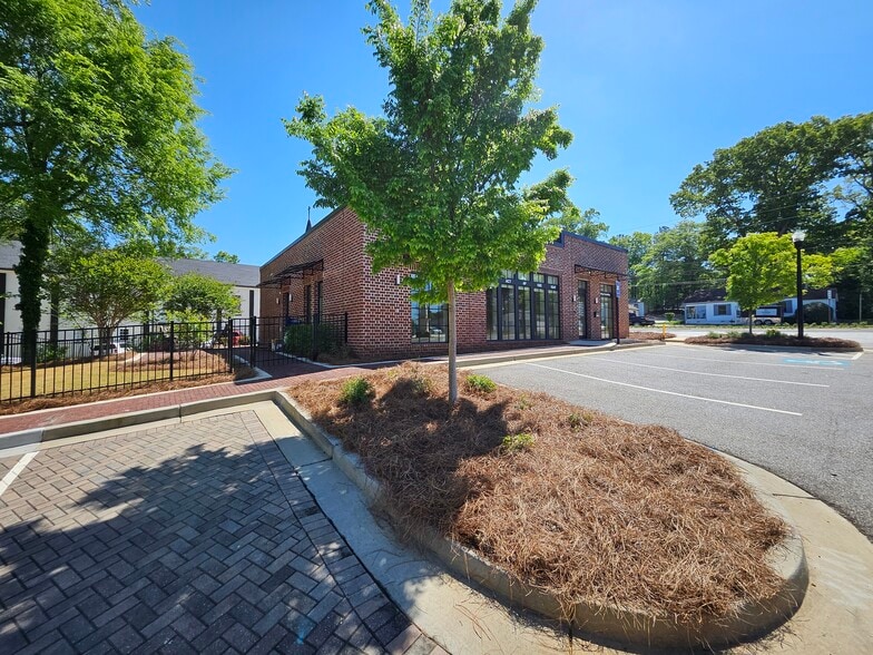 More Photos Of 363 S Main St, Alpharetta Storefront Retail Office For Lease