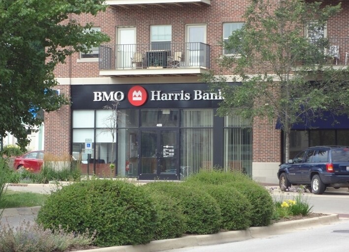 More Photos Of 409 S 1st St, St Charles Bank For Lease