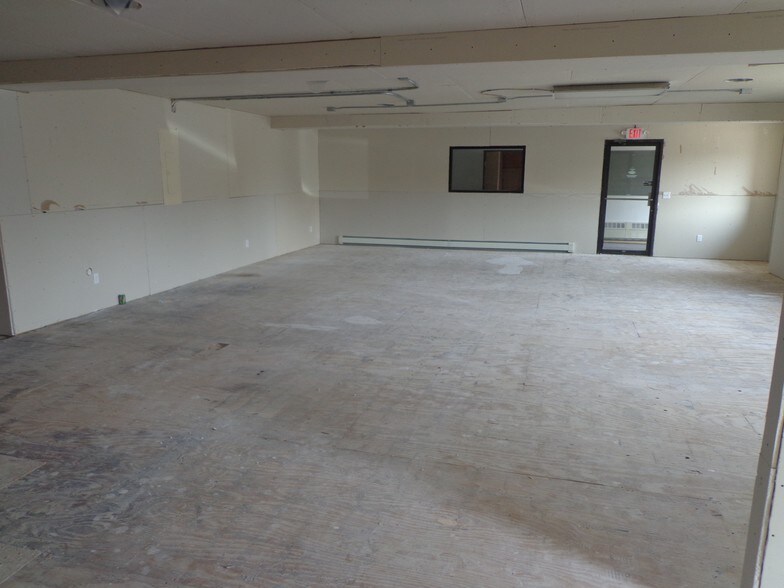 More Photos Of 25 Red River Ave N, Cold Spring Coworking Space