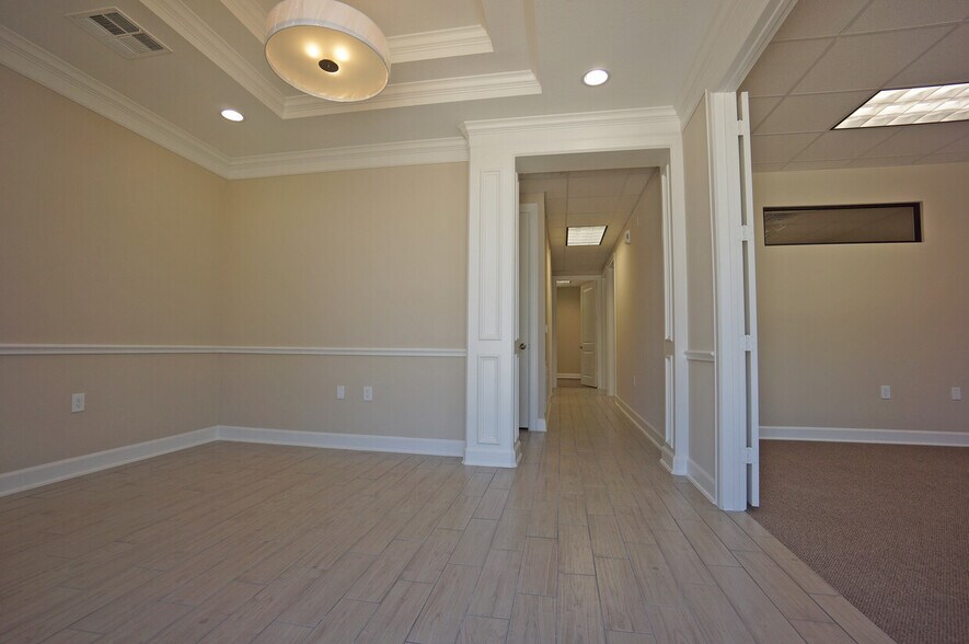 More Photos Of 12440 Emily Ct, Sugar Land Medical For Lease