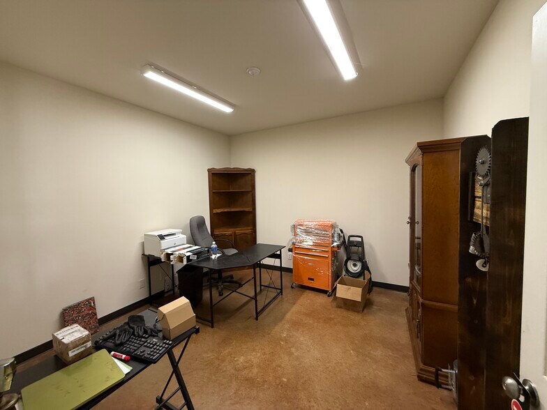 More Photos Of 4544 Maxey Rd, Alvarado Service For Lease