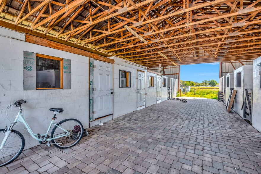 More Photos Of 2400 Lorraine Rd, Sarasota Horse Stables For Sale