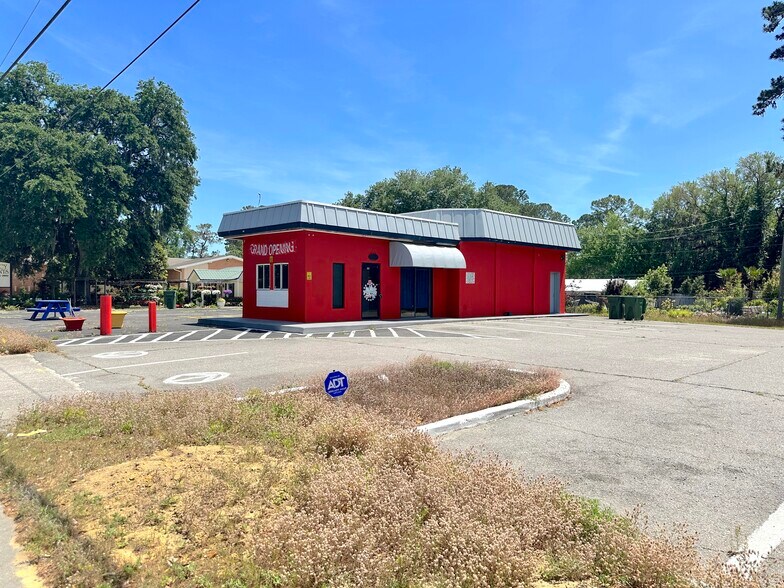 More Photos Of 609 E Montgomery Cross Rd, Savannah Restaurant For Lease