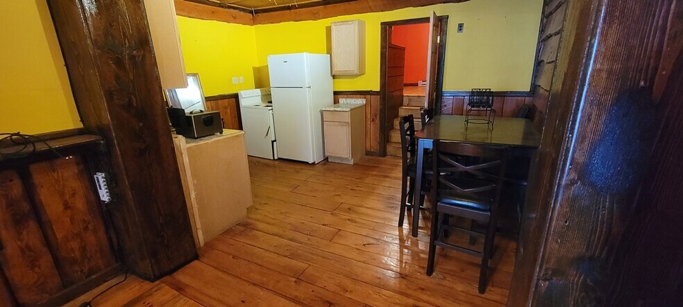 More Photos Of 325 N Main St, Liberty Flex For Lease