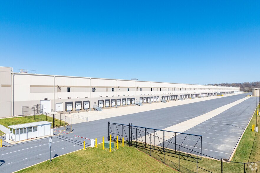 More Photos Of 2771 N Market St, Elizabethtown Distribution For Lease