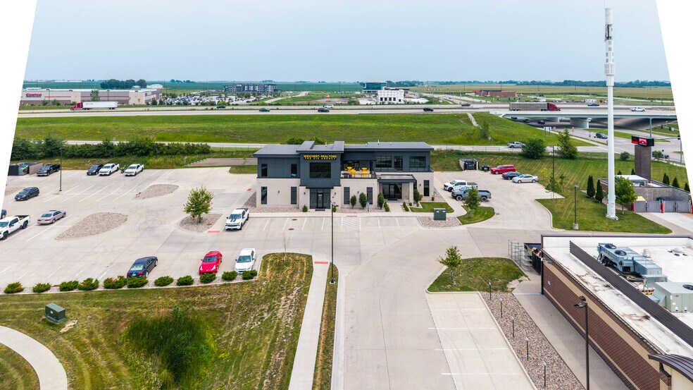 More Photos Of 3607 NE Otterview Cir, Ankeny Office For Lease