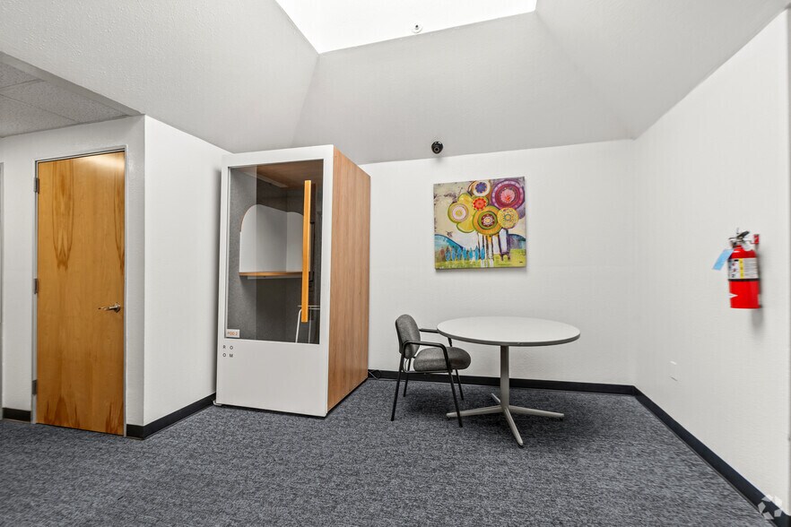 More Photos Of 1560 Berger Dr, San Jose Light Distribution For Lease