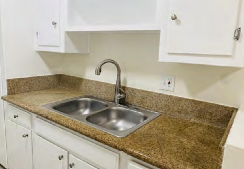 More Photos Of 2211 S Genesee Ave, Los Angeles Apartments For Sale