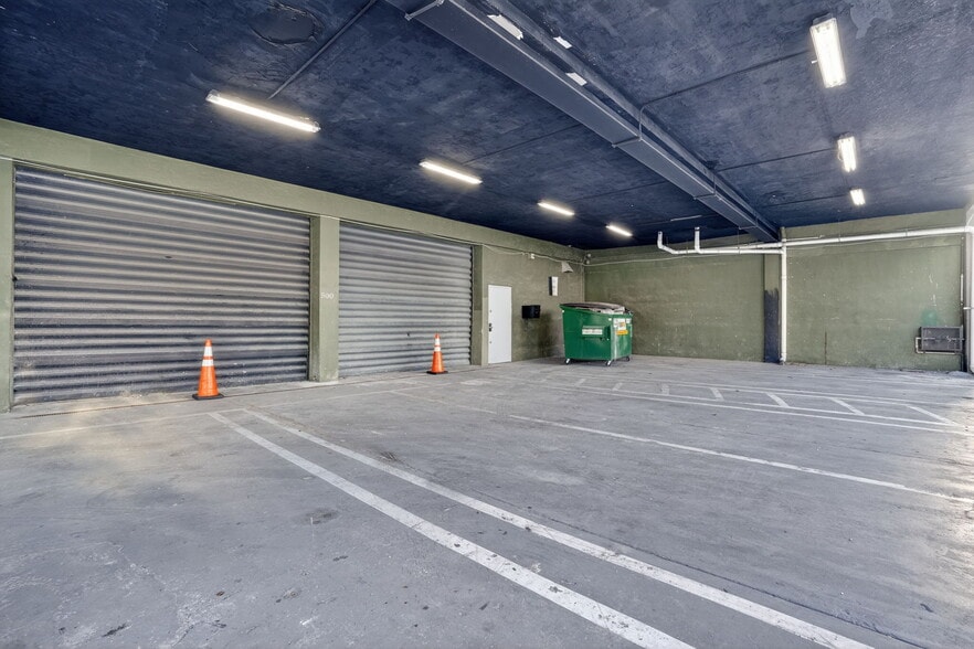 More Photos Of 500 W Flagler St, Miami Manufacturing For Lease