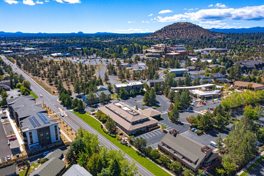 More Photos Of 2090 NE Wyatt Ct, Bend Medical For Sale