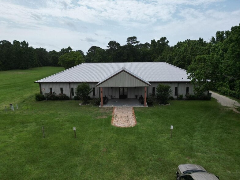 Primary Photo Of 13705 FM 2432 Rd, Willis Lodge Meeting Hall For Lease