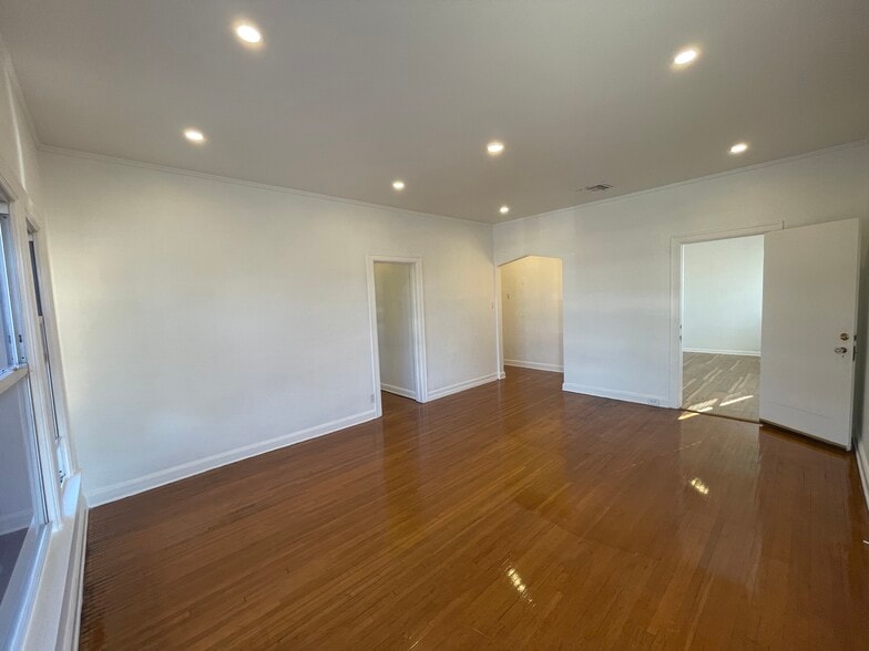 More Photos Of 418-420 N Larchmont Blvd, Los Angeles Office For Lease