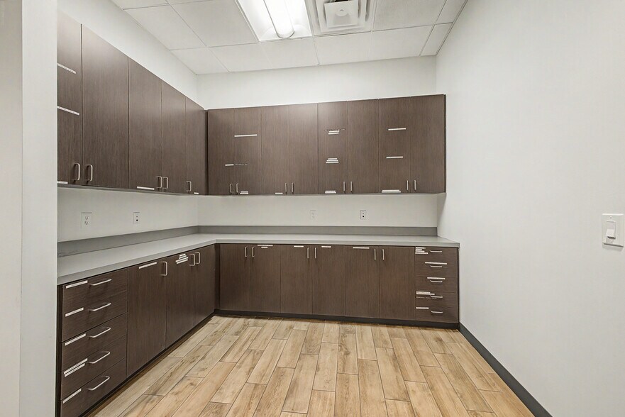 More Photos Of 230 N 48th Ave, Phoenix Manufacturing For Lease