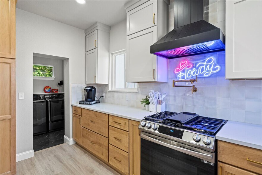 More Photos Of 2722 Central Ave, Cheyenne Light Distribution For Sale