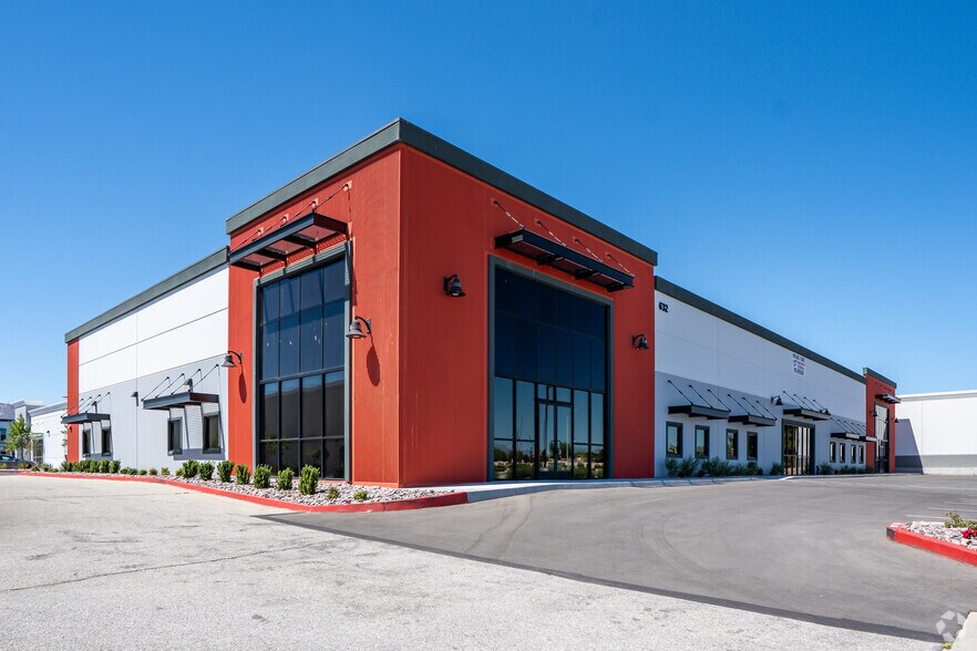 More Photos Of 632 Auto Center Dr, Palmdale Warehouse For Sale