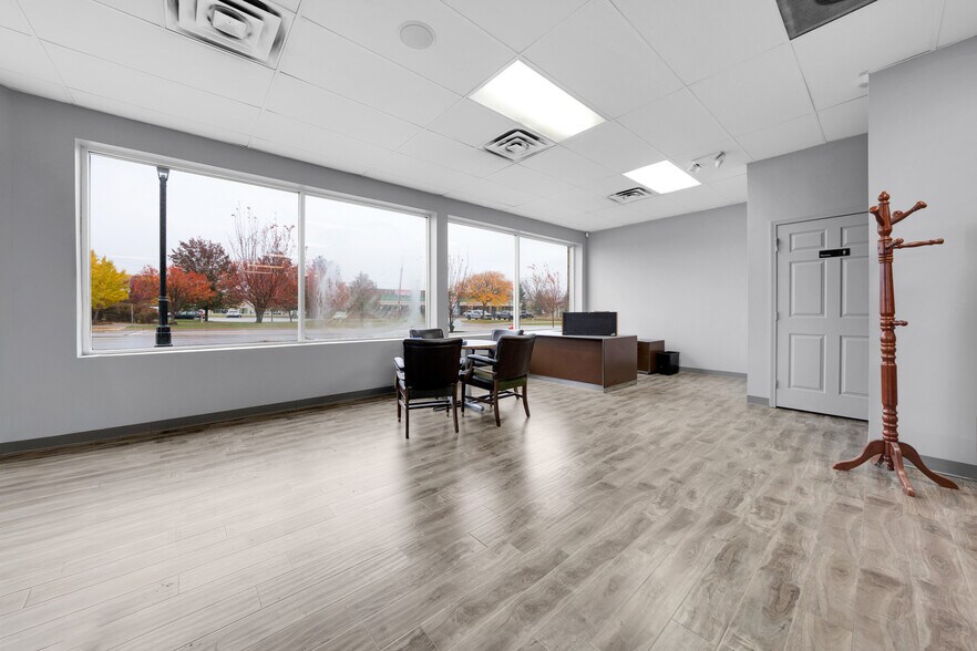 More Photos Of 2250 Pontiac Rd, Auburn Hills Office For Lease