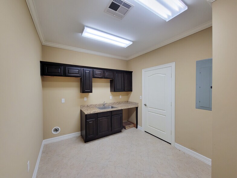 More Photos Of 4502 Riverstone Blvd, Missouri City Medical For Lease