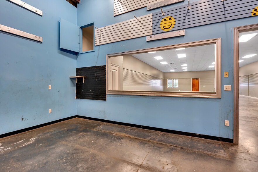 More Photos Of 4410 US Highway 259 N, Longview Storefront For Lease