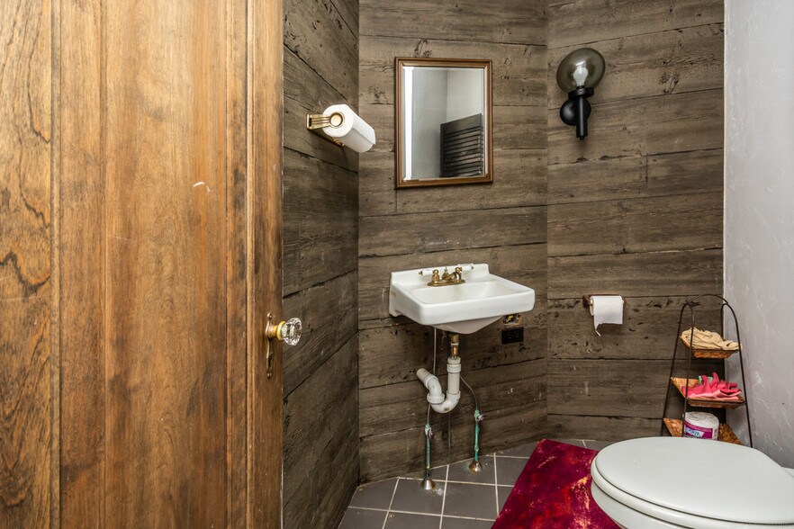 More Photos Of 105 Hartford Tpke, Shrewsbury Office Residential For Sale