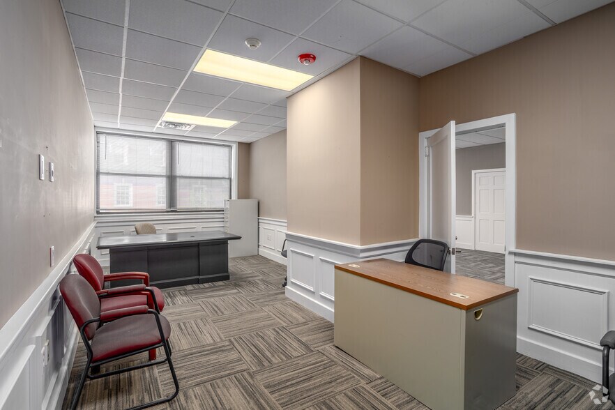 More Photos Of 31-33 W Loockerman St, Dover Office For Sale