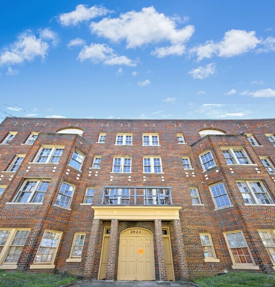 More Photos Of 2920 Ontario Rd NW, Washington Apartments For Sale