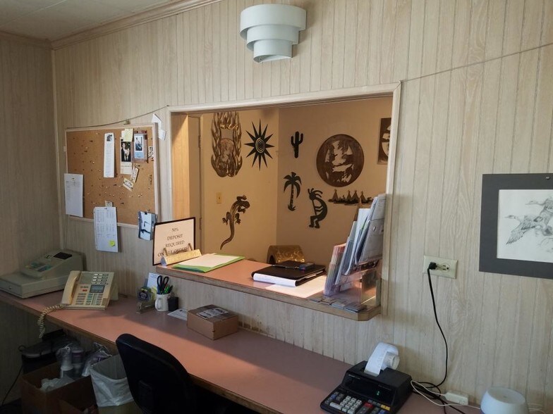 More Photos Of 1463 Mesa View St, Hemet Warehouse For Lease