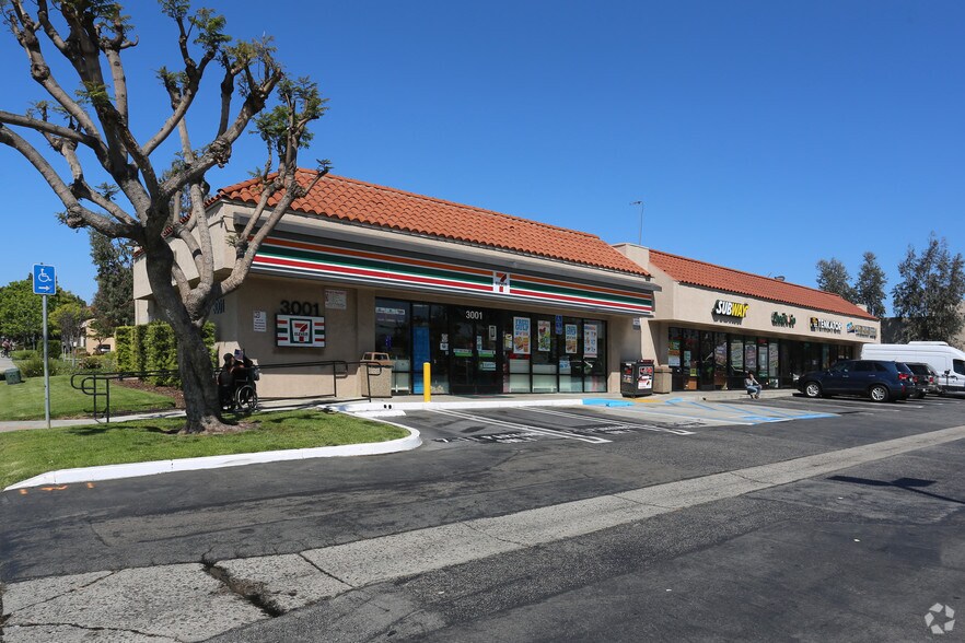 More Photos Of 3001 Bristol St, Costa Mesa Storefront For Lease