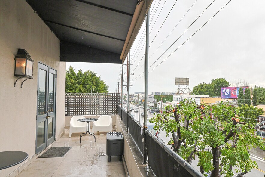 More Photos Of 908-910 N La Cienega Blvd, Los Angeles Storefront Retail Office For Sale