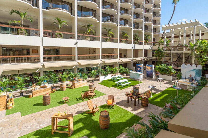 More Photos Of 2552 Kalakaua Ave, Honolulu Hotel For Lease