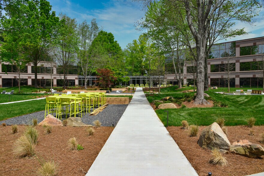 More Photos Of 800 Parc Pt, Alpharetta Unknown For Lease