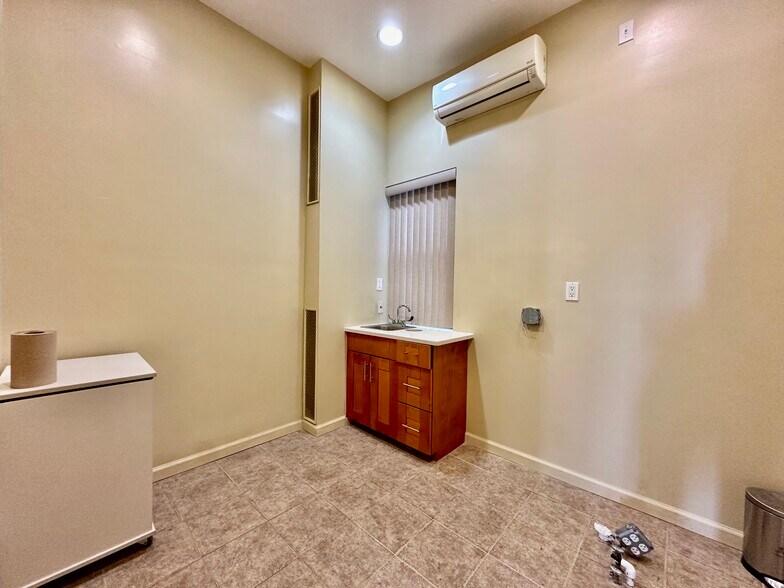 More Photos Of 3005 31st Ave, Astoria Medical For Lease