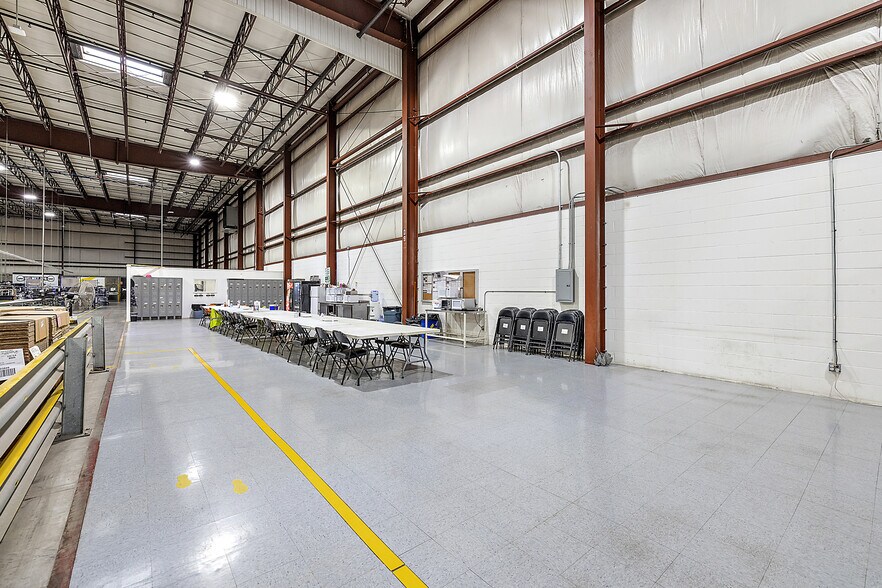 More Photos Of 4333-4335 W Fort St, Detroit Distribution For Lease
