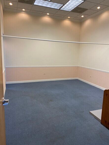 More Photos Of 750-754 Center Rd, Frankfort Office For Lease