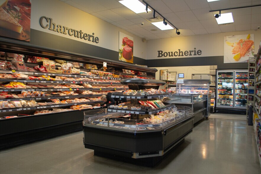 More Photos Of 451 Rue Principale, Pohénégamook Flex For Sale