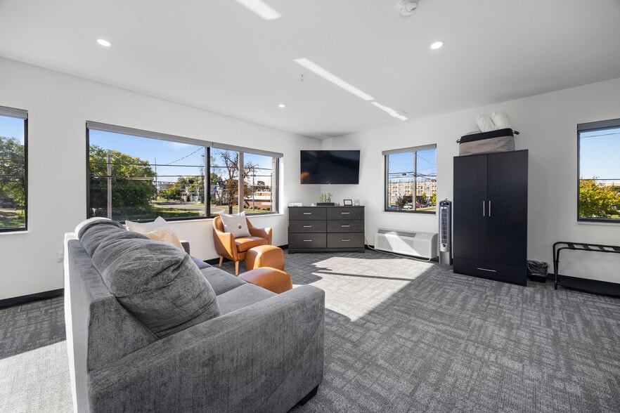 More Photos Of 419 E Market St, Sandusky Hotel For Sale