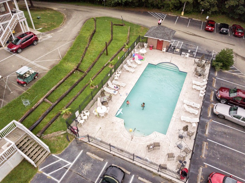 More Photos Of 9100 Wilcox Neck Rd, Charles City Marina For Lease