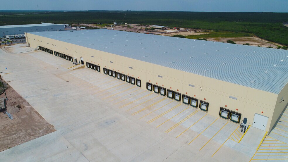 More Photos Of 13819 Humphrey Rd, Laredo Distribution For Lease