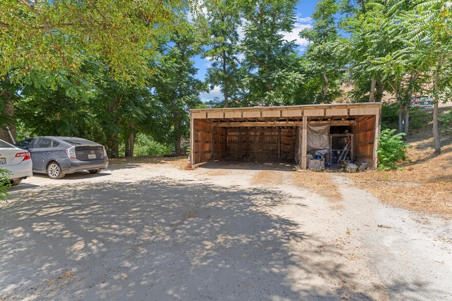 More Photos Of 17539 Elizabeth Lake Rd, Lake Hughes Hotel For Sale