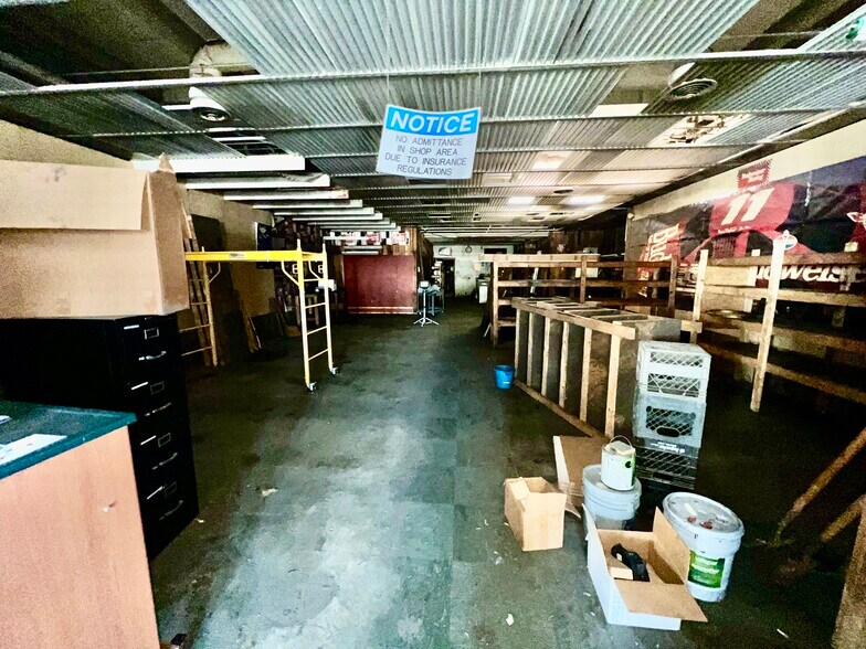 More Photos Of 824 20th St, Huntington General Retail For Sale