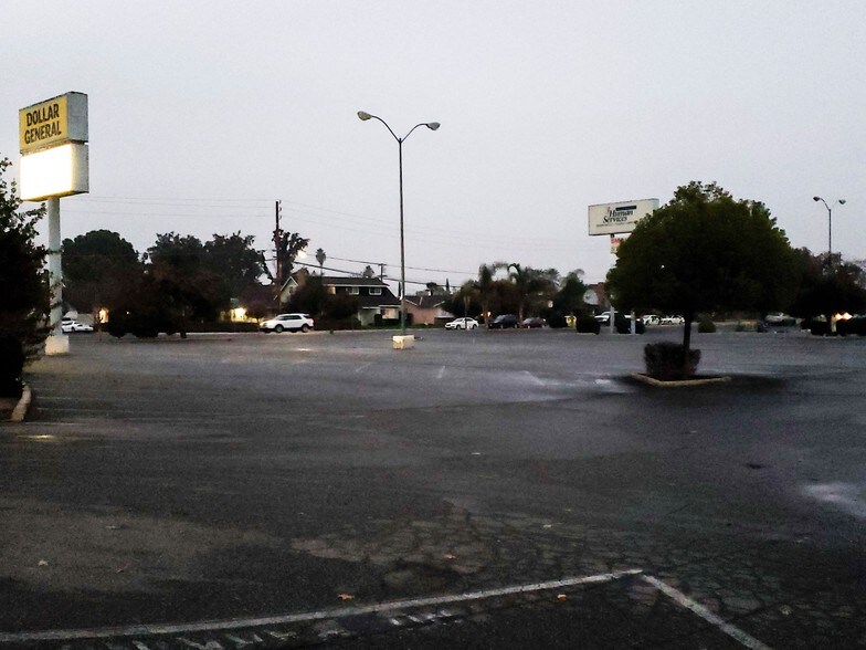 More Photos Of 3019-3045 Wilson Rd, Bakersfield Unknown For Lease