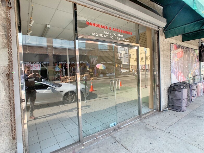 More Photos Of 1100-1106 S Los Angeles St, Los Angeles General Retail For Sale