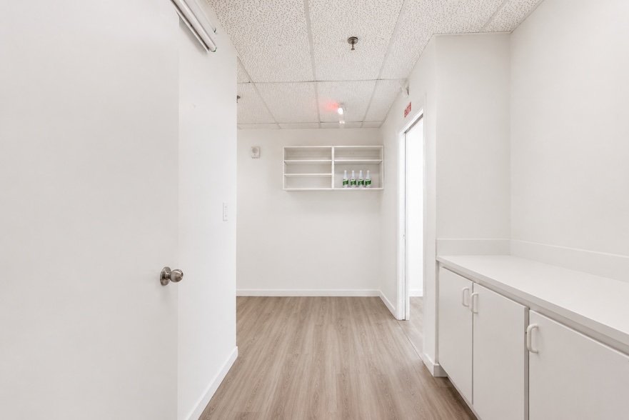 More Photos Of 5040 NW 7th St, Miami Medical For Lease