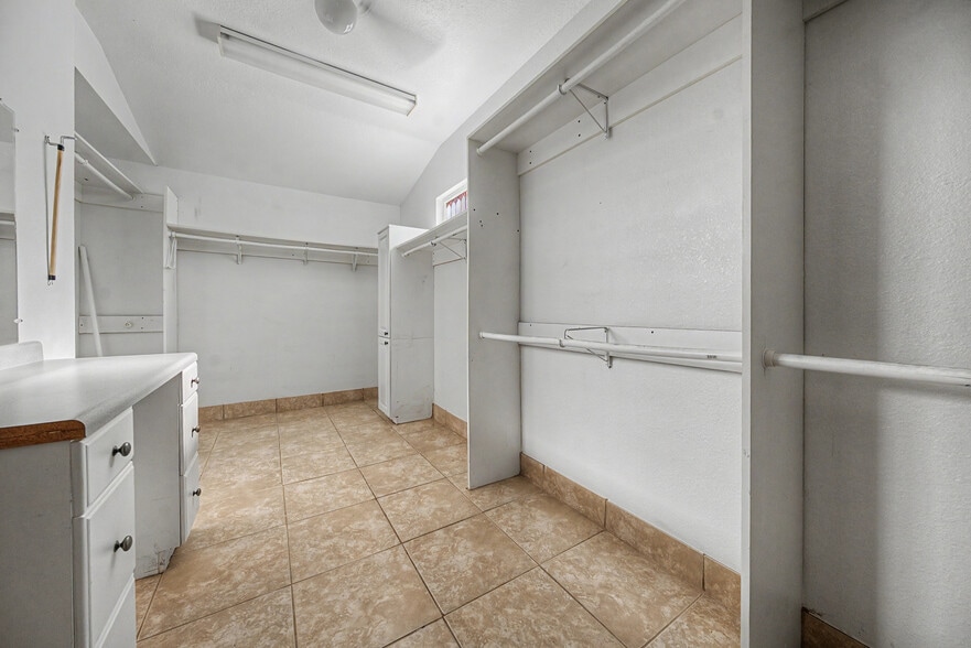 More Photos Of 2160 Laurence Dr, Clearwater Office For Sale