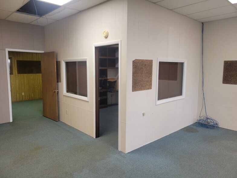 More Photos Of 248 W 2nd St, Chadron Warehouse For Sale