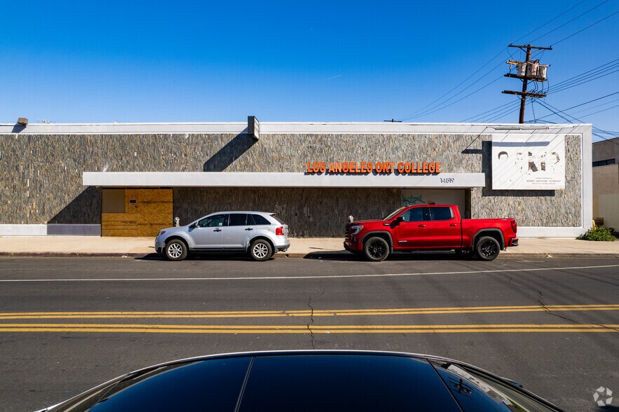 More Photos Of 14519-14539 Sylvan St, Van Nuys Religious Facility For Lease