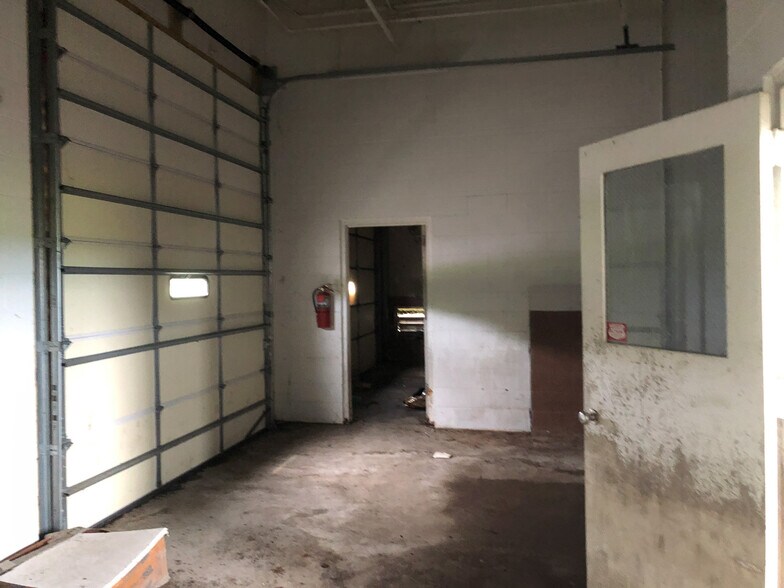 More Photos Of 21101 E State Route 78, Independence Light Distribution For Lease