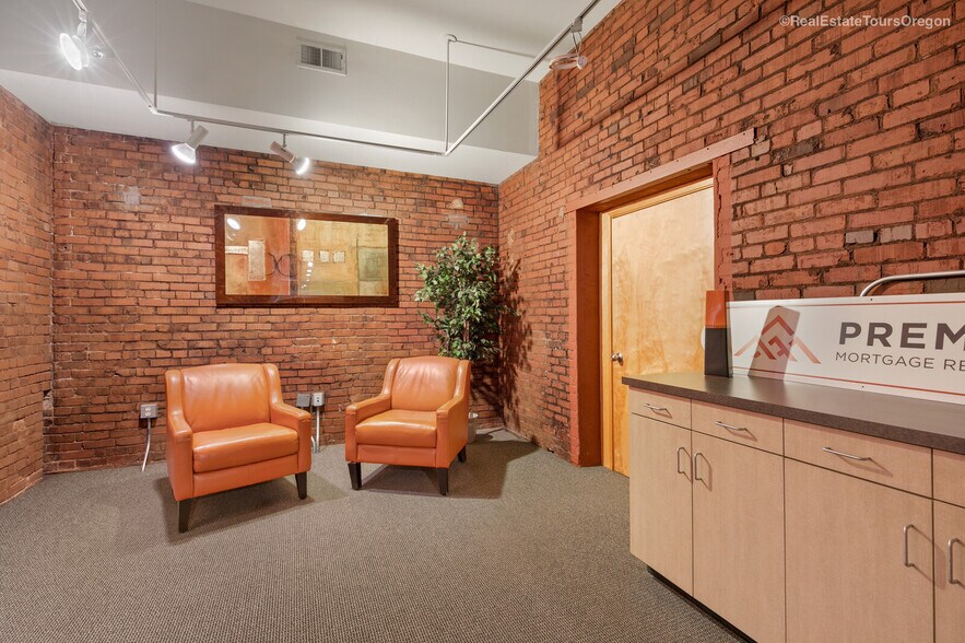 More Photos Of 1325 NW Flanders St, Portland Office For Sale